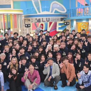 shoji Instagram - THANK YOU ラヴィット！ @tbs_loveit ❤️
シーズンレギュラーで出させて頂き、本当に本当に幸せでした！

毎週暖かく迎えて頂き、ありがとうございました😭

最後にスタッフ・キャストの皆さんとのダンスショーを披露させて頂きましたー❤️‍🔥
番組も、現場も、もちろんシッキンの活動も、沢山のスタッフの皆さんと一緒に作っていて、だからこそ、時には裏方と呼ばれる人達にも光が当たってくれたらうれしいなと思っています！
笑顔で踊るみんなが最高にかっこ良くて感動しました🔥

7枚目はディレクターのアベさんと！
カメラには映ってないけど、ゼロから一緒にショーを作りあげてくれました！
紹介したいスタッフの方々が沢山いすぎる。。。
本当にありがとうございました🙏

まだ観てない方は是非TV erで🙋‍♂️

てかあれ？俺ラーメンとか食べてないぞ！笑

#stkgz #シッキン #シットキングス #shoji #持田将史
#ラヴィット　#大好きだー　#ラヴィット最高　#ラヴィットスタッフ最高