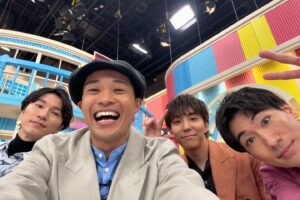 shoji Instagram - THANK YOU ラヴィット！ @tbs_loveit ❤️
シーズンレギュラーで出させて頂き、本当に本当に幸せでした！

毎週暖かく迎えて頂き、ありがとうございました😭

最後にスタッフ・キャストの皆さんとのダンスショーを披露させて頂きましたー❤️‍🔥
番組も、現場も、もちろんシッキンの活動も、沢山のスタッフの皆さんと一緒に作っていて、だからこそ、時には裏方と呼ばれる人達にも光が当たってくれたらうれしいなと思っています！
笑顔で踊るみんなが最高にかっこ良くて感動しました🔥

7枚目はディレクターのアベさんと！
カメラには映ってないけど、ゼロから一緒にショーを作りあげてくれました！
紹介したいスタッフの方々が沢山いすぎる。。。
本当にありがとうございました🙏

まだ観てない方は是非TV erで🙋‍♂️

てかあれ？俺ラーメンとか食べてないぞ！笑

#stkgz #シッキン #シットキングス #shoji #持田将史
#ラヴィット　#大好きだー　#ラヴィット最高　#ラヴィットスタッフ最高