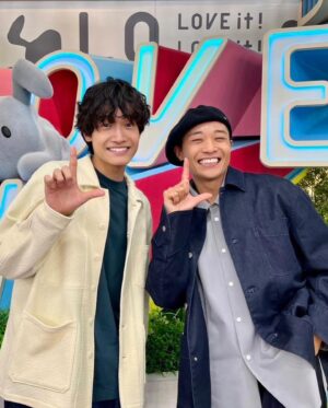 shoji Instagram - 遂に明日(3/26)がラヴィットシーズンレギュラー最終日です！
ダンス企画も遂にお披露目🤩
出演してくれる皆さんの頑張りを見て欲しい🔥
是非観てねー🤩

先週はAぇ！groupのまさやに会えましたー！
デビューおめでとう㊗️
相変わらずのオモロイケメンでした😆

#stkgz #シッキン #シットキングス #shoji #持田将史
#ラヴィット　#aぇgroup #佐野晶哉　#デビューおめ