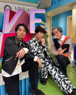 shoji Instagram - ラヴィット！ご覧いただきありがとうございました😂
舘様に変なカツラ渡してごめんなさい🤣
まだ観てないかたは是非TVerで🙋‍♂️
ダンス企画も発表になりましたー🔥
皆さんお楽しみにー👍👍👍👍

#stkgz #シッキン #シットキングス #shoji #持田将史
#ラヴィット