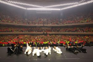 shoji Instagram - s**t kingzの日本武道館公演「THE s**t」

皆さんのお陰で、無事に終了しました🔥
会場を満杯にしてくれたみんなも、配信を見てくれたみんなも、大好きすぎてありがとうしか言えない🙏

日本武道館でダンサーとしてワンマンライブが出来たこと、本当に幸せでした🙏

最高のバンドメンバーも、最高のスタッフチームも、本当にありがとう❤️

@daichimiura824 
大知君の初武道館に一緒に立ったのが10年前。
そして今回、シッキンの初武道館に一緒に立ってくれてありがとう❤️‍🔥

これまで一緒に踊ってきたダンサーのみんなが観に来てくれて、喜んでくれたのも幸せでした❤️
会えなかったみんなもありがとう🙏

@kazukistkgz 
@oguristkgz 
@noppo_stkgz 
まだまだここから、もっと行こう👍

語り出すと止まらないので、今日は一旦ここまで。

本当にありがとうございました！

#stkgz #シッキン #シットキングス #shoji #持田将史
#シッキン武道館　#日本武道館　#ザシット　#ダンサー史上初
#今日見た景色は一生忘れない