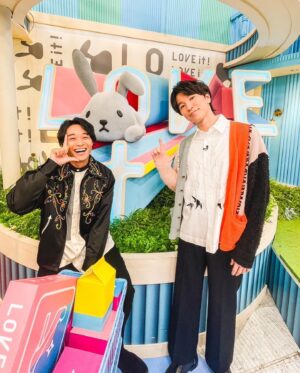 shoji Instagram - ラヴィット！ご覧いただきありがとうございました😂
舘様に変なカツラ渡してごめんなさい🤣
まだ観てないかたは是非TVerで🙋‍♂️
ダンス企画も発表になりましたー🔥
皆さんお楽しみにー👍👍👍👍

#stkgz #シッキン #シットキングス #shoji #持田将史
#ラヴィット