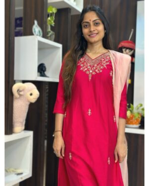 sree priya Instagram - ✨🌸

Wearing : @pinkthreads_boutique