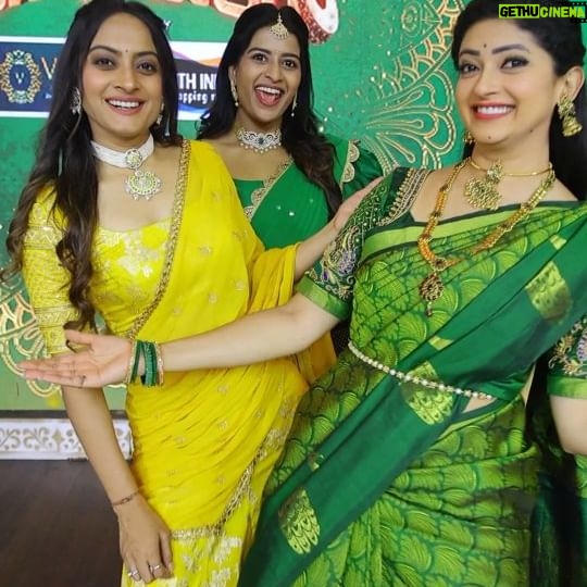 sree priya - 19.3K Likes - Mana Bhamala sandhadi tho top lechipoyina 💥💥 bonala sambaralanu miss Avvakandi
Watch #AtthaKodallaBonalaJathara This Sunday at 6 PM on #ZeeTelugu
#BonaluCelebrations #Bonalu
@sreepriya__126 @pallavi_gowda_official @_anshureddy