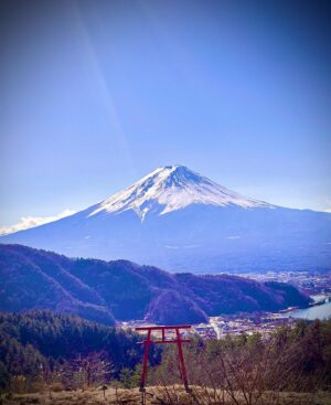 t-Ace Instagram - 早起きして行きたかった浅間神社天空の鳥居に行ってきた
めっちゃ気持ちいいとこだった⛩️
そしたらまさかのファンがいたて高いところでサイン書かされた🤣さてこれからどうしようか😏

#tAce #エロ神クズお #浅間神社 #天空の鳥居 #富士山 #teamクズ