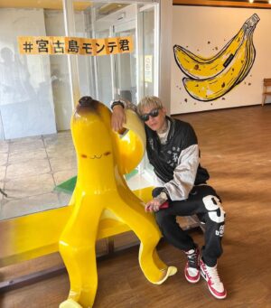 t-Ace Instagram - ごらん通りなーんもしてない
ただ寝て起きて飯食って海行ってを繰り返してる
ハブ酒飲むと次の日〇〇ちハンパない
でもリリックだけは超書いてる
東京戻ったら早く曲におこしたい
全然書けなかった時期から比べたら多分これいい状態よな？猫は見つけたら絶対絡むようにしてる
#オレのバナナに手を出すな 
#tAce #エロ神クズお #宮古島