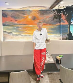 t-Ace Instagram - ごらん通りなーんもしてない
ただ寝て起きて飯食って海行ってを繰り返してる
ハブ酒飲むと次の日〇〇ちハンパない
でもリリックだけは超書いてる
東京戻ったら早く曲におこしたい
全然書けなかった時期から比べたら多分これいい状態よな？猫は見つけたら絶対絡むようにしてる
#オレのバナナに手を出すな 
#tAce #エロ神クズお #宮古島