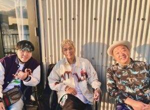 t-Ace Instagram - 昨日の喫煙所にてオフショット🚬
Liveは最高だなやっぱ！！
#tAce #エロ神クズお #TKO木下 #CHEHON