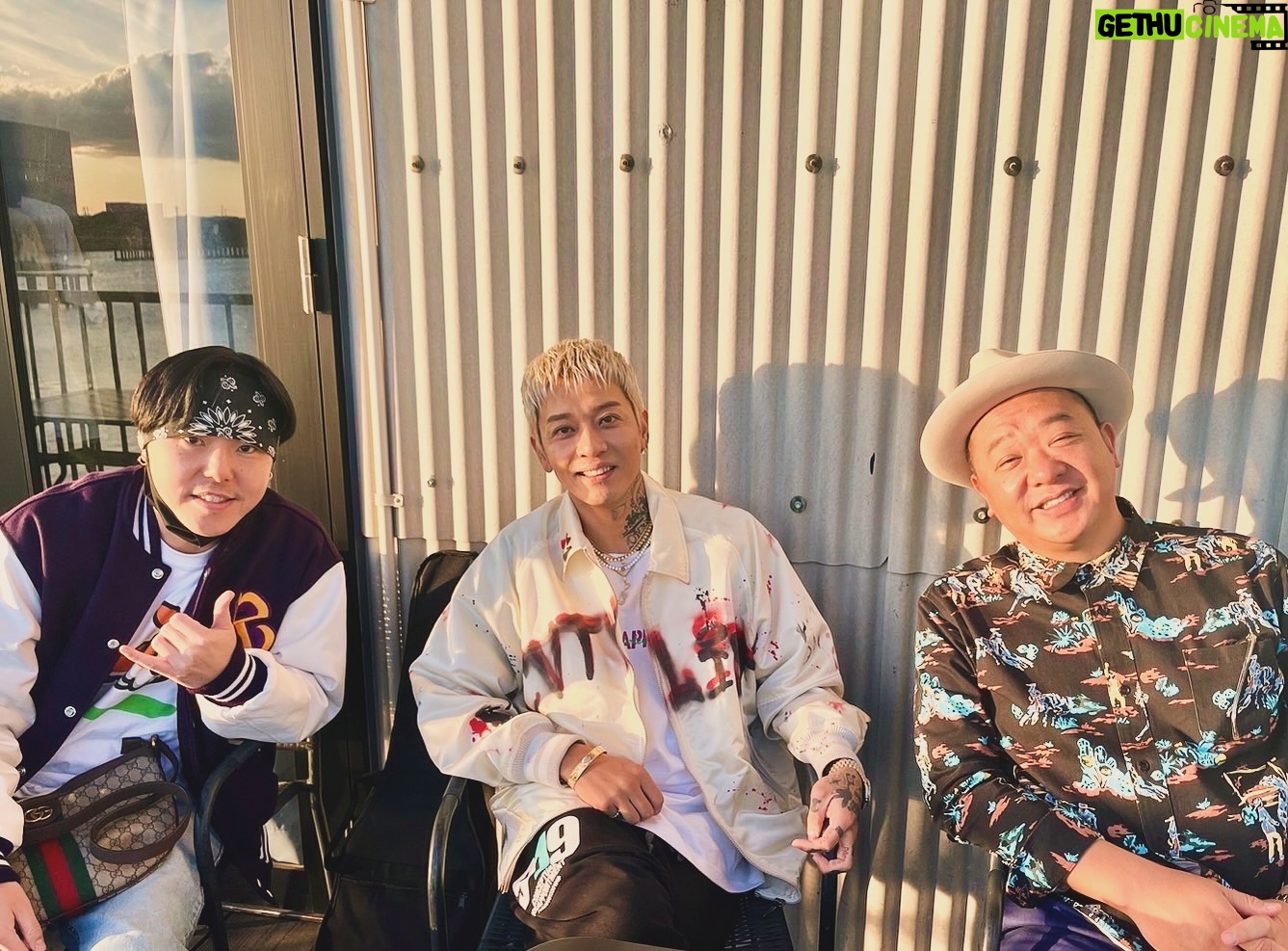 t-Ace - 5.4K Likes - 昨日の喫煙所にてオフショット🚬
Liveは最高だなやっぱ!!
#tAce #エロ神クズお #TKO木下 #CHEHON