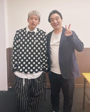 t-Ace Instagram - 実は結構前から友達の同い年ジャンポケ斉藤くん 。今日は仕事の現場が一緒で初めて写真撮った✌🏼

#ランボルギーニアワード #ジャングルポケット斉藤 #tAce #エロ神クズお #タメ芸人