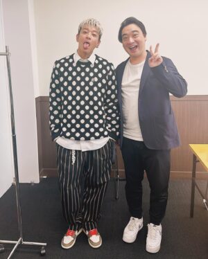 t-Ace Instagram - 実は結構前から友達の同い年ジャンポケ斉藤くん 。今日は仕事の現場が一緒で初めて写真撮った✌🏼

#ランボルギーニアワード #ジャングルポケット斉藤 #tAce #エロ神クズお #タメ芸人