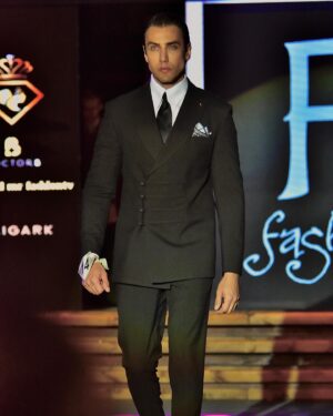 فربد بختیاروند Instagram - FASHION SHOW ISTANBUL
_______________________
________________
#modeling #style #farbodbakhtiyarvand