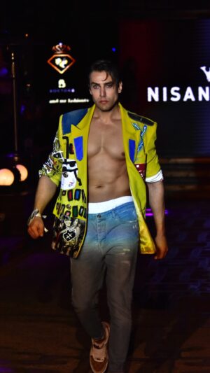 فربد بختیاروند Instagram - Photos of Catwalk in Istanbul Fashion Show 2023 with The presence of the best fashion in the world
___________
Trainer of models and show designer : @ferhanaral 
Organizer : @enisonatfashiontv 
loction : @oligarkistanbul 
The presence : @seyhmuscan.fc 
spicial thanx : @navidporkar @hamidreza.chapnevis
 
Due to lack of access, we only mention the names of some people🙏🏼

____________________________
#catwalk #fashionshow #style #model #modeling #mrstyle