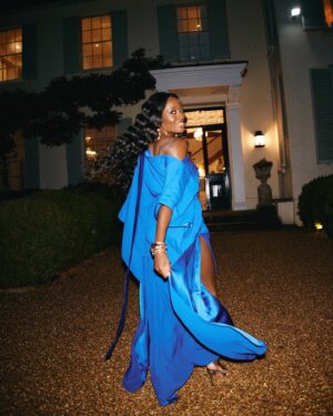 AJ Odudu Instagram - A smooth ride, delicious grub and great company!🌙🍽️ Thanks for the perfect evening in the West Sussex countryside @britishvogue & @rangerover

📸@sofi.adams.photo