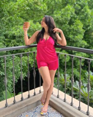 Aanchal Munjal Instagram - Living on the pink side of life .. #HelloSeptember 🧿❤️