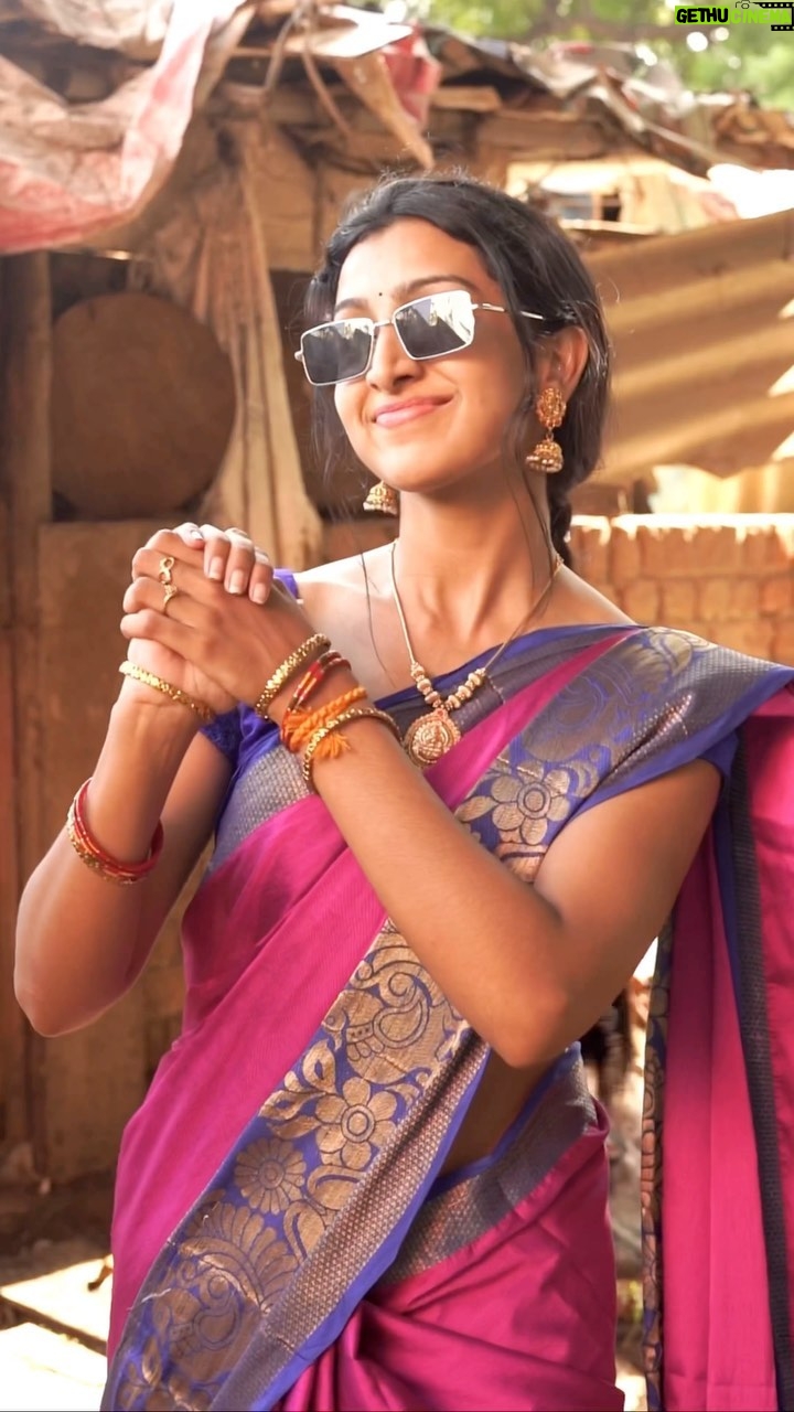 Abeneya Nethran - 15.3K Likes - Try this hook step and tag us 🫶🏻 #meow on every streaming platforms and watch it on YOUTUBE makkale🫂
Ps- felt like dancing this hook step in a pakka oor kaara saree🙈🐣
@karthik.ram_era @urbanthozha @v.ra.sri @manojmanu197 @giantmusicofficial @bala_manoharan_
Vc- @_deep__ak_ 💥
#abeneya #meow #albumsong
