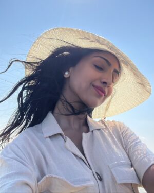 Abeneya Nethran Instagram - 🤍 #meow bts is on the wayyyy🍂

If you haven’t watched yet, do watch 🤍

#abeneya #meow #albumsong
