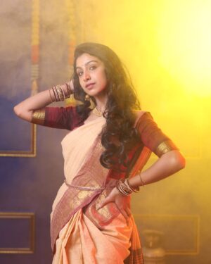 Abeneya Nethran Instagram - Fever irundhalum post poduvom 🤧💥

📸 @i.hare_sh 
Technical support - @ra2.studioz 

#abeneya #traditional #shoot