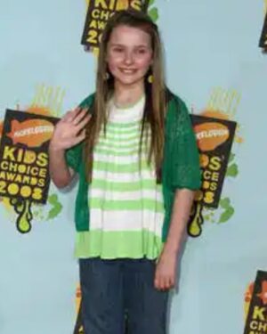 Abigail Breslin Instagram - Idk what happened here. Between the outfit, my long arms and the fact that I thought I could pull off lime green stripes. It’s all part of the journey, folks. All part of the journey.