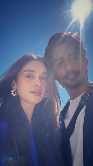 Aditi Rao Hydari Instagram - #Glowtime
Feat Addu-Siddhu
🦄 ☀️