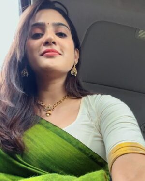 Aditi Ravi Instagram - if you’re never alone you cannot know yourself 🍀

jewels @kajal_jewellery 

#instagram #new #post #smile