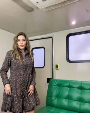 Adriana Fonseca Instagram - Adios Agosto, grateful…
______
1-Llegando a @aventureramusical gracias @soyevadaniela @juanosorio.oficial 
2- Con mis queridos @ernestolaguardiaoficial @martinricca1 , hermoso reencuentro en @papasporconveniencia @palomeragroup 
3- Después de nadar, en mi bello Veracruz, con mi hat regalo de mi ami @soykarlacervantes .
4-Boda time en un @benitosantosoficial regalo de mi querido @edgareyes_664 
5- En Veracruz, con esas gafas que tienen mas de 20 años conmigo.
6- Visitando a papito @jacquelinefonsecac 
7- Con mi hubby @ikercal 
8- Camerino life.
9- Con mis queridos compañeros @joseron3 @afri_zavala @miguelmartinezoficial 
10- Con la prima @sandramoreira04 
11- Espejito, espejito; on set.
12- Con mi bff Rafita, que me ha apoyado mucho en este tiempo en CDMX. 
13- Que lindo coincidir, con un gran actor y super simpatico @ferdinandoval 
14- En el mejor restaurante Libanes, con familia.
15- Familia, en el puerto @nachocholnew 
16- Con la bella @irinabaeva 
17- En mi spa fav en CDMX @clinicabelco 
18- Esperando en camerino.
19- Camerino life.
20- Pose pose! 
.
.
#lifestyle #byeagosto #cute #fashion #latina #cdmx #veracruz #grateful