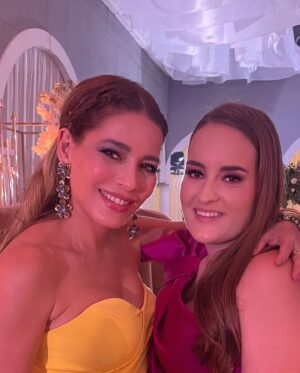Adriana Fonseca Instagram - Adios Agosto, grateful…
______
1-Llegando a @aventureramusical gracias @soyevadaniela @juanosorio.oficial 
2- Con mis queridos @ernestolaguardiaoficial @martinricca1 , hermoso reencuentro en @papasporconveniencia @palomeragroup 
3- Después de nadar, en mi bello Veracruz, con mi hat regalo de mi ami @soykarlacervantes .
4-Boda time en un @benitosantosoficial regalo de mi querido @edgareyes_664 
5- En Veracruz, con esas gafas que tienen mas de 20 años conmigo.
6- Visitando a papito @jacquelinefonsecac 
7- Con mi hubby @ikercal 
8- Camerino life.
9- Con mis queridos compañeros @joseron3 @afri_zavala @miguelmartinezoficial 
10- Con la prima @sandramoreira04 
11- Espejito, espejito; on set.
12- Con mi bff Rafita, que me ha apoyado mucho en este tiempo en CDMX. 
13- Que lindo coincidir, con un gran actor y super simpatico @ferdinandoval 
14- En el mejor restaurante Libanes, con familia.
15- Familia, en el puerto @nachocholnew 
16- Con la bella @irinabaeva 
17- En mi spa fav en CDMX @clinicabelco 
18- Esperando en camerino.
19- Camerino life.
20- Pose pose! 
.
.
#lifestyle #byeagosto #cute #fashion #latina #cdmx #veracruz #grateful