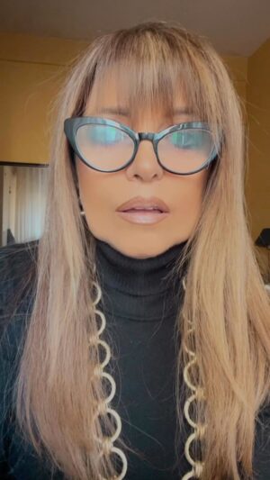 Adriana Salgueiro Instagram - LA VERDAD ANTE TODO 😉. La superficialidad tiene un límite 😃