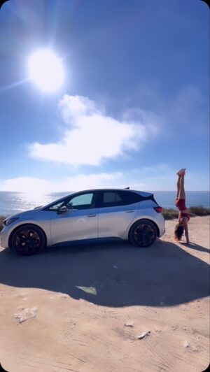 Adriane Garcia Instagram - Um carro 100% elétrico que acompanha a minha versão desportiva 👌🏻👍🏻Cupra Born e-Boost.#cupraborn #cupraportugal #eletrico