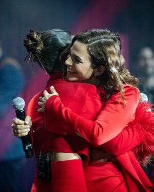 Agustina Cherri Instagram - @bycrismorena lo hizo otra vez. Y esto es solo el comienzo.
@munapaulscherri gracias por dejarme cantar con vos. Cumplí un sueño, en el mejor lugar con la canción que me lleva a la niña que fui.
Gracias a mi equipo del corazón que siempre estan ahí para nosotras.
@vickii_miranda 
@nacholopezfagalde 
@bettinafrumboli 
❤️
@mariagorof
@rickysarkany
.
.
@olgaenvivo