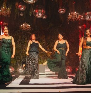 Ahana Kumar Instagram - Familia 🖤✨

Outfits @santinni.in 
Photography @skabhijithphotography 
Makeup & Hair @lushandluxbyak 

💫✨
