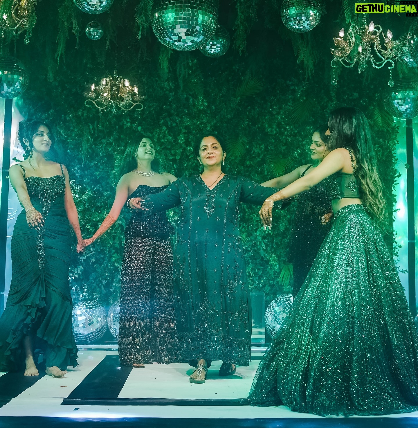 Ahana Kumar - 407.9K Likes - Familia 🖤✨
Outfits @santinni.in
Photography @skabhijithphotography
Makeup & Hair @lushandluxbyak
💫✨