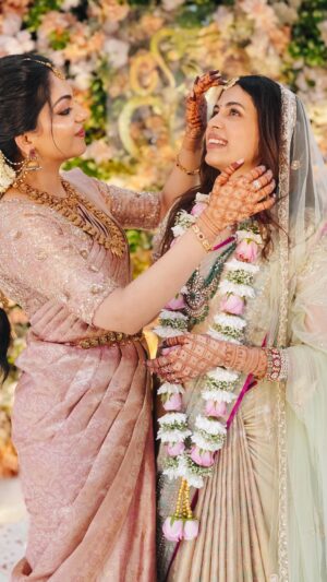 Ahana Kumar Instagram - That Day in Moments 💞

Video Shot & Edited by @_stories_by_mathews__ 
Saree @mloft_by_joeljacobmathew 
Blouse Stitching @santinni.in 
Makeup & Hair @brahma_hairandmakeup 
Saree Draping @drapist_daira 

Ozy’s Wedding ~ 05.09.24 🌸💫