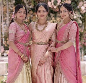 Ahana Kumar Instagram - Team Bride 💗🌸💫

Shot by @_stories_by_mathews__ 
Saree @mloft_by_joeljacobmathew 
Blouse Stitching @santinni.in 
Makeup & Hair @brahma_hairandmakeup 
Saree Draping @drapist_daira 

Ozy’s Wedding ~ 05.09.24 ✨
