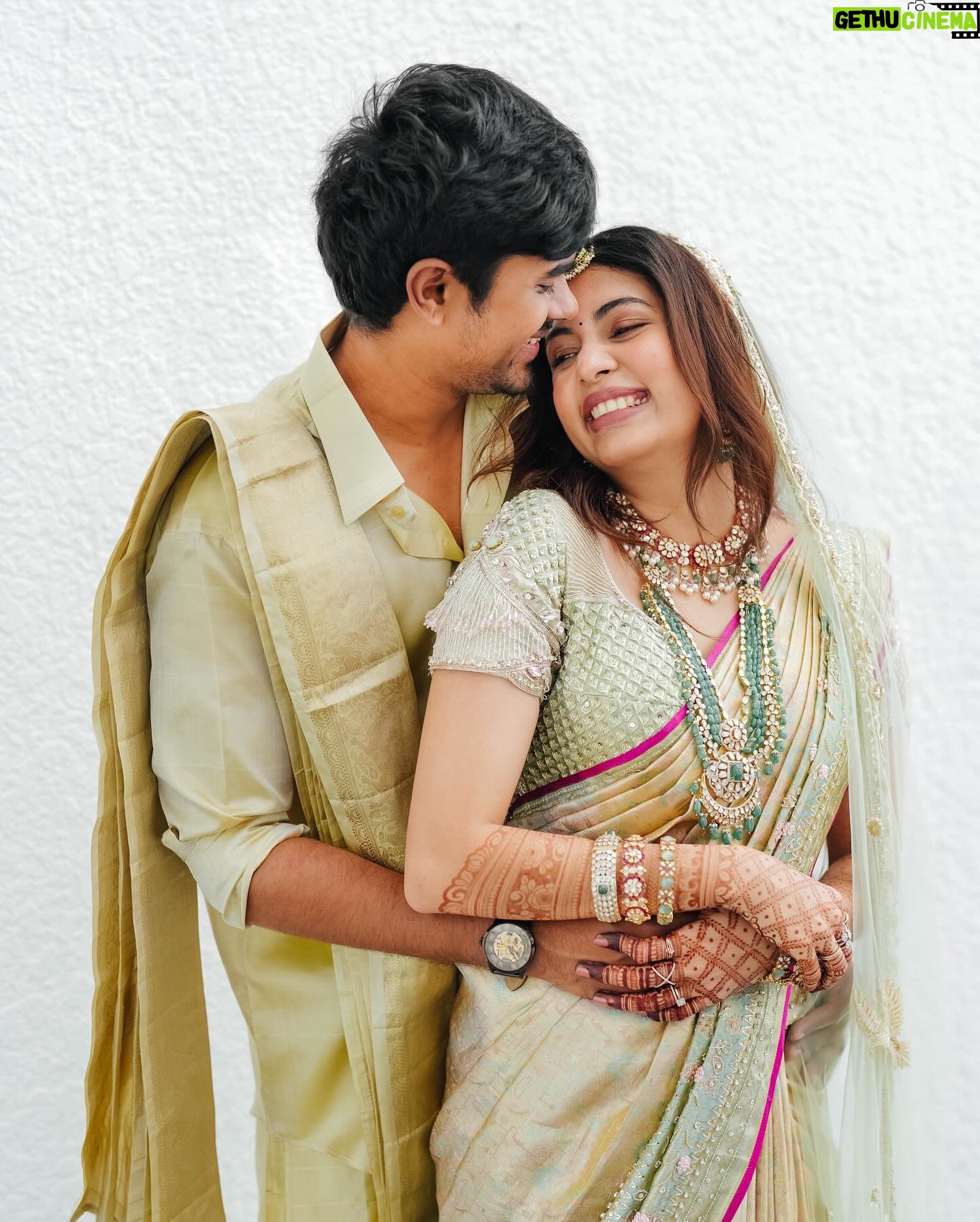 Ahana Kumar - 734.2K Likes - Ozy’s Big Sweet Day ❤️ @_diyakrishna_ 😘
Starting from today , life will slowly start feeling different in sweet little ways I suppose 😊
Hello Brother-In-Law @aswin__ganesh__ 🤗
A Happy Bright Day .. Thankyou Life 🤍
All the details :
Shot by @skabhijithphotography
Saree @mloft_by_joeljacobmathew
Blouse Stitching @santinni.in
Makeup & Hair @brahma_hairandmakeup
Saree Draping @drapist_daira
05.09.2024 🌸
✨💫