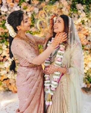 Ahana Kumar Instagram - Ozy’s Big Sweet Day ❤️ @_diyakrishna_ 😘
Starting from today , life will slowly start feeling different in sweet little ways I suppose 😊
Hello Brother-In-Law @aswin__ganesh__ 🤗

A Happy Bright Day .. Thankyou Life 🤍

All the details :

Shot by @skabhijithphotography 
Saree @mloft_by_joeljacobmathew 
Blouse Stitching @santinni.in 
Makeup & Hair @brahma_hairandmakeup 
Saree Draping @drapist_daira 

05.09.2024 🌸

✨💫