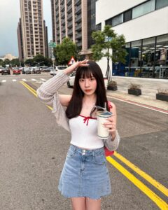 Actress Aileen Huang HD Instagram Photos and Wallpapers August 2024