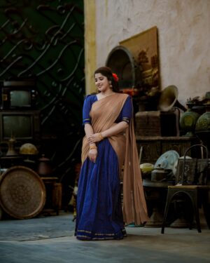 Aima Rosmy Sebastian Instagram - Getting into the Onam spirit with a touch of tradition in a different style 🌼 

Attire @riti_boutique 🥻
Clicked by @midhun.mohan_ 📸