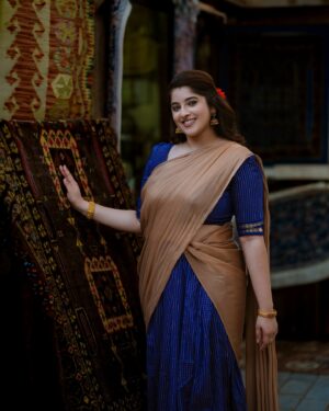 Aima Rosmy Sebastian Instagram - Getting into the Onam spirit with a touch of tradition in a different style 🌼 

Attire @riti_boutique 🥻
Clicked by @midhun.mohan_ 📸