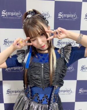 Aina Suzuki Instagram - 『Animelo Summer Live 2024 -Stargazer-』
9/1(日)の公演に出演しました。

＜披露曲＞
・Apocalypse Day
・果てのない旅

衣装は今年のテーマ-Stargazer-にちなんで星空を意識しています！

次はアニエラ1日目、その次は11月の東名阪ツアーです。是非遊びに来てください！

#anisama