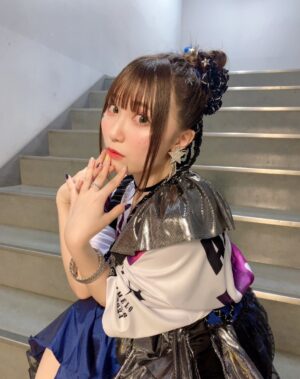 Aina Suzuki Instagram - 『Animelo Summer Live 2024 -Stargazer-』
9/1(日)の公演に出演しました。

＜披露曲＞
・Apocalypse Day
・果てのない旅

衣装は今年のテーマ-Stargazer-にちなんで星空を意識しています！

次はアニエラ1日目、その次は11月の東名阪ツアーです。是非遊びに来てください！

#anisama