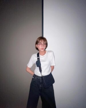 Airi Matsui Instagram - 🤍🤍🤍
デニムのゆるっと感がとても好き

jeans @theshishikui 
bag @prada 
shoes @adidasoriginals