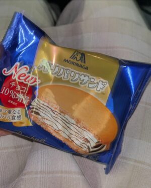 Airi Suzuki Instagram - ✴︎
森永「パリパリサンド」Web CM出演しています☺︎

CMで食べているチョコ10％増量のパリパリサンド
9/2からいよいよ発売という事で、コンビニでも発見しましたーー！！！🫶

Xではキャンペーンもやっているのでお見逃しなく☺︎

#CM動画はまた後日載せますね
