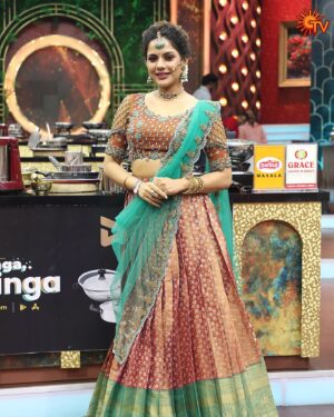 Aishwarya Dutta Instagram - Cutie Aishu from the sets of Top Cooku Dupe Cooku 😍

TOP COOKU DUPE COOKU | SUNDAY | 12.30 PM

#SunTV #TopCookuDupeCooku #TopCookuDupeCookuOnSunTV #SunDigital