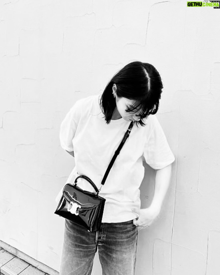 Aju Makita - 10.8K Likes - ☺︎︎
冬服に合わせても可愛いバッグ👜
@celine
#PR
#SUPPORTEDBYCELINE
#CELINENINO
#CELINEBYHEDISLIMANE