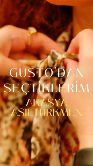 Akasya Asıltürkmen Instagram - Her zaman çizgisini çok sevdiğim, beğenerek alışveriş yaptığım @gustogiyim bu sezon da harika! Sonbaharın renklerine bürünmek hiç bu kadar kolay olmamıştı. Zamansız estetik, çabasız şıklık dört mevsim Gusto! 🍁

  #moda #giyim #kadıngiyim #autumn #dışgiyim #tanıtım #işbirliği