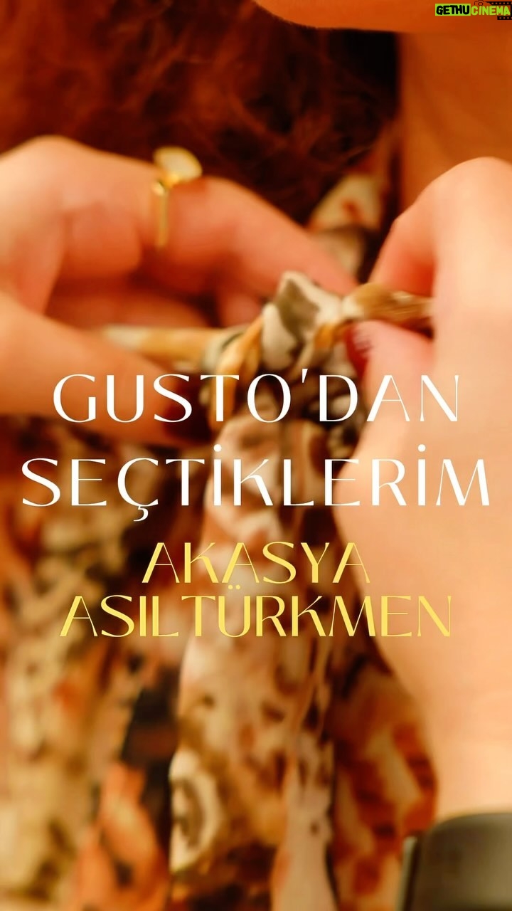 Akasya Asıltürkmen - 1.5K Likes - Her zaman çizgisini çok sevdiğim, beğenerek alışveriş yaptığım @gustogiyim bu sezon da harika! Sonbaharın renklerine bürünmek hiç bu kadar kolay olmamıştı. Zamansız estetik, çabasız şıklık dört mevsim Gusto! 🍁
#moda #giyim #kadıngiyim #autumn #dışgiyim #tanıtım #işbirliği