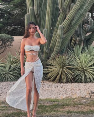 Akemi Nakamura Instagram - Cultivating an elegant mind 🥂

Dress: @muar_col