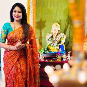 Akshaya Deodhar Instagram - तुझे ठायी माझी भक्ति
विरुठावी गणपती✨

तुझे ठायी ज्याची प्रीती
त्याची घडावी संगती💕

प्रिय बाप्पा… हार्दीक आयुष्यात आल्यापासुन तुझ्या येण्याचा आनंद द्विगुणित झालाय असं वाटतं… कदाचीत या शब्दांप्रमाणे तुझ्या ठाई त्याची आणि माझी भक्ती जुळुन आली आणि आम्ही आयुष्यभरासाठी एकत्र आलो…🥰
तुझी कृपादृष्टी, प्रेम, माया, अशीच राहु दे आम्हा सर्वांवर… ज्योतीची काळजी घे.. आम्ही नायशाची काळजी घेतोय हे तीलाही सांग.

आता ५ दिवस छान राहा… आमच्याकडुन खुप सेवा करुन घे.🙏🏻

तुझी लाडकी अक्षया.✨

#अहा 🧿