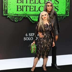 Alaska Instagram - Fuimos al estreno de #BitelchúsBitelchús @beetlejuicemovie y lo pasamos bomba 💣. @timburton es DIOS y siempre es buena idea ir a rendirle honores. Vi el estreno de la primera parte en 1988, en Nueva York, junto a Nacho, Carlos y Pito.
Gracias por la invitación @davidxdyp @dypcomunicacion @warnerbrosspain